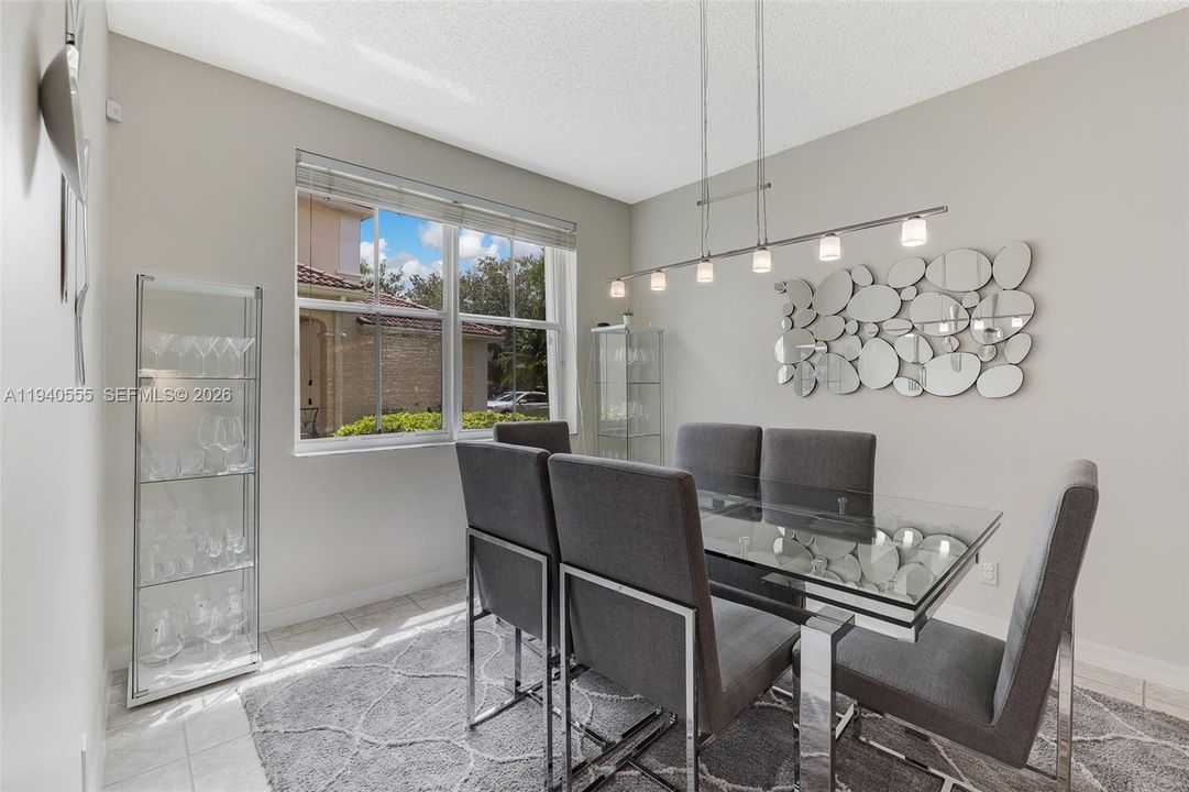 В аренду: $5,800 (5 спален, 3 ванн, 2390 Квадратных фут)