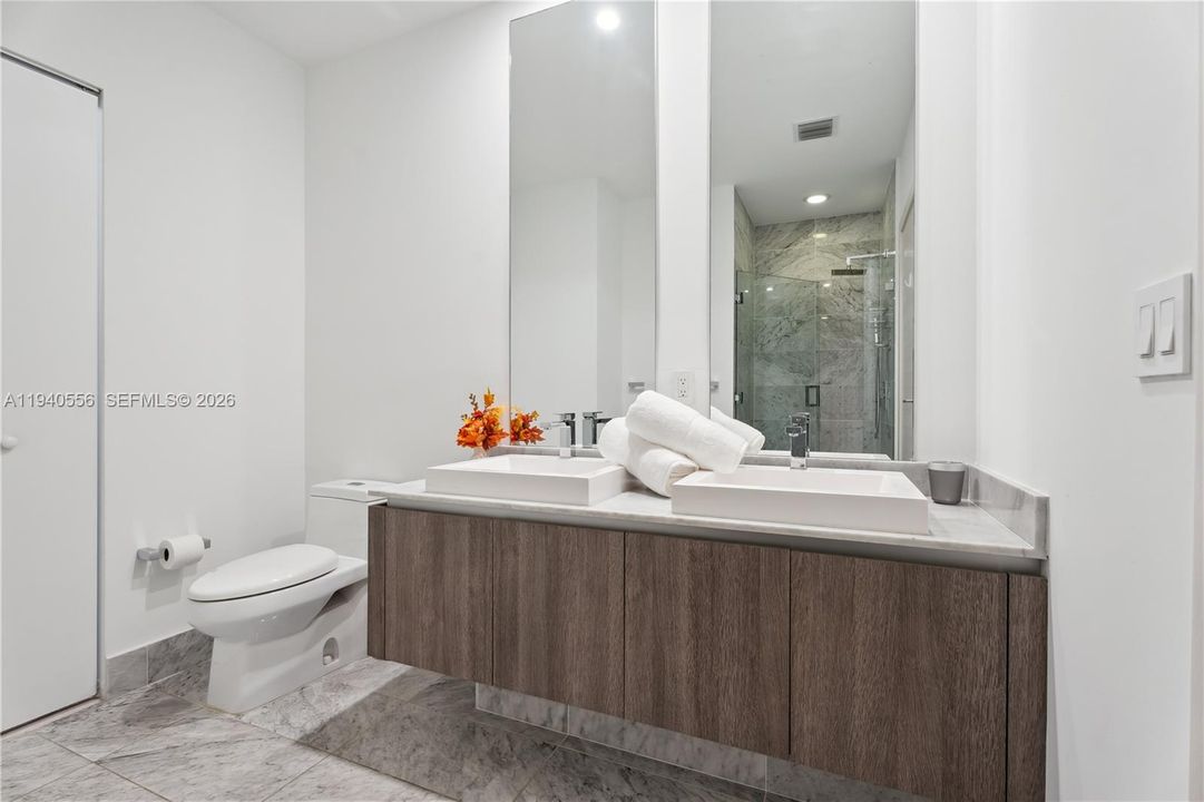 出租: $5,200 (1 贝兹, 1 浴室, 838 平方英尺)