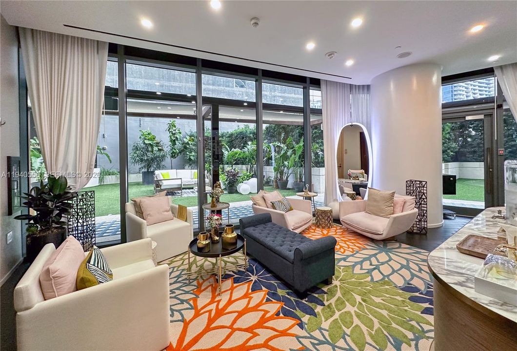 出租: $5,200 (1 贝兹, 1 浴室, 838 平方英尺)