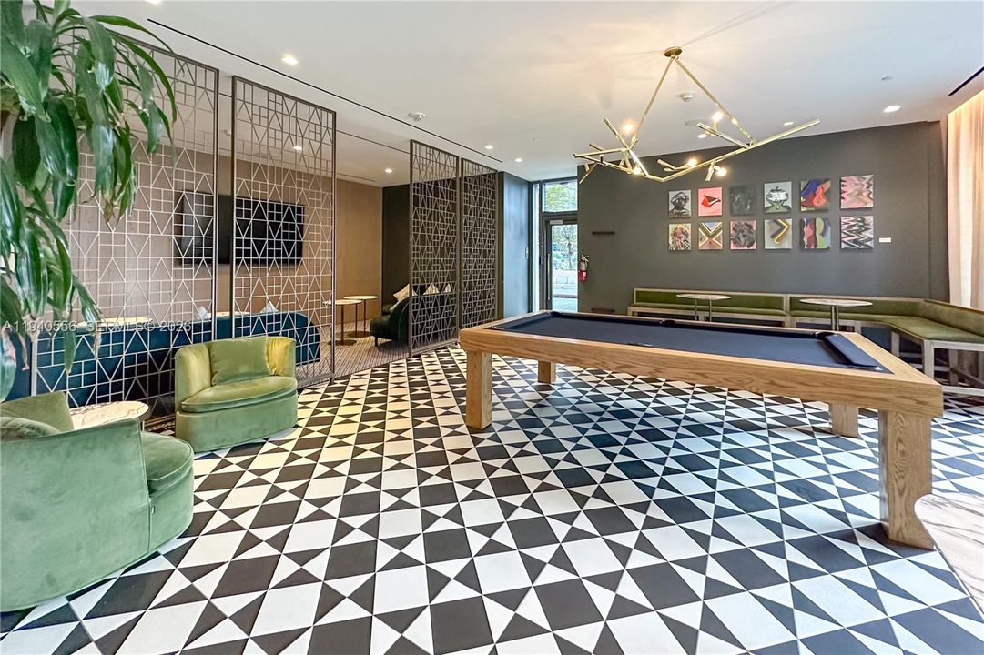 出租: $5,200 (1 贝兹, 1 浴室, 838 平方英尺)