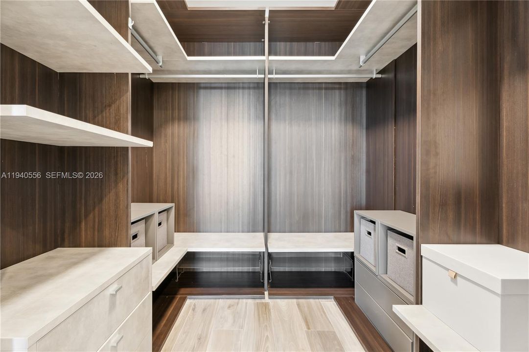 出租: $5,200 (1 贝兹, 1 浴室, 838 平方英尺)