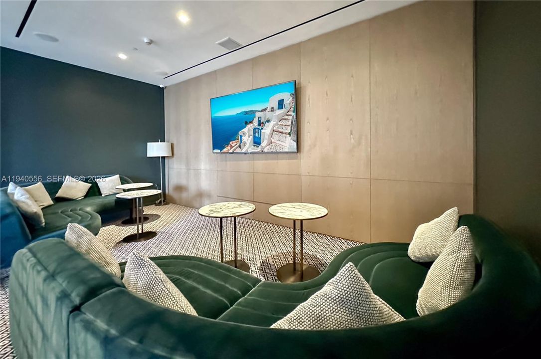 出租: $5,200 (1 贝兹, 1 浴室, 838 平方英尺)