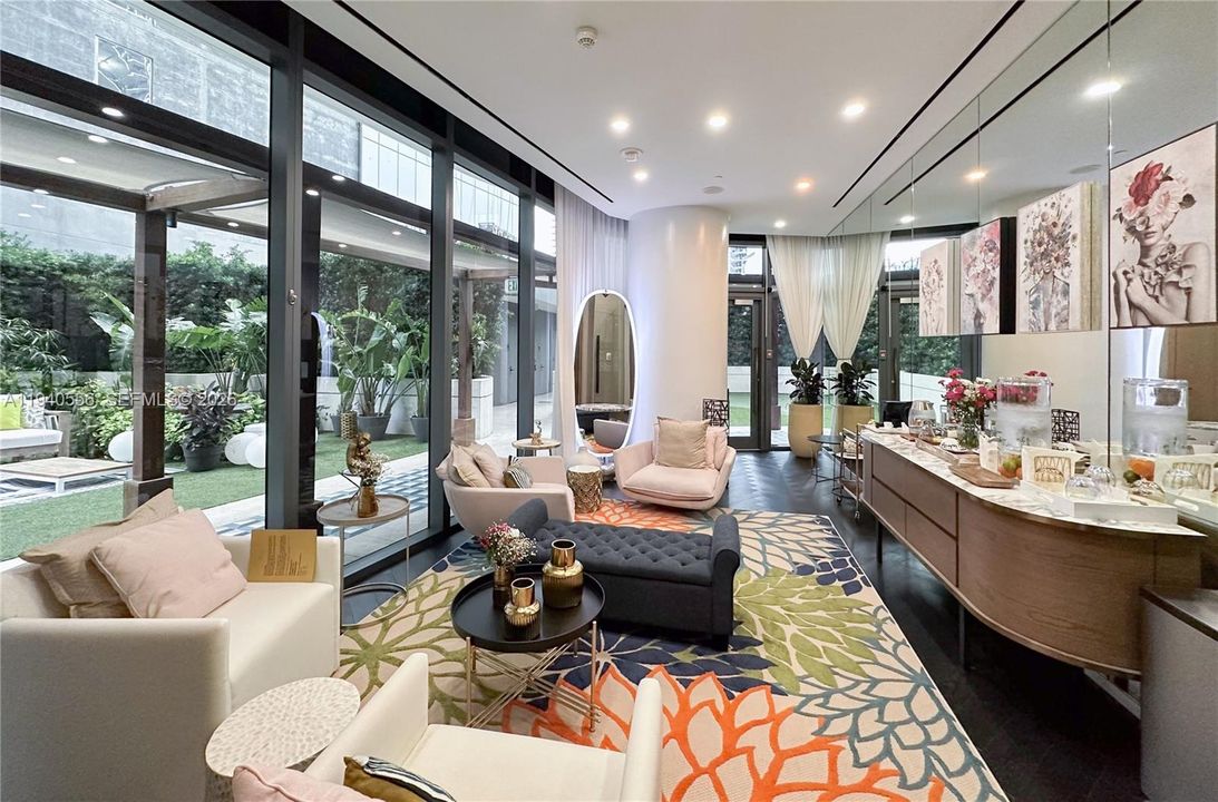 出租: $5,200 (1 贝兹, 1 浴室, 838 平方英尺)