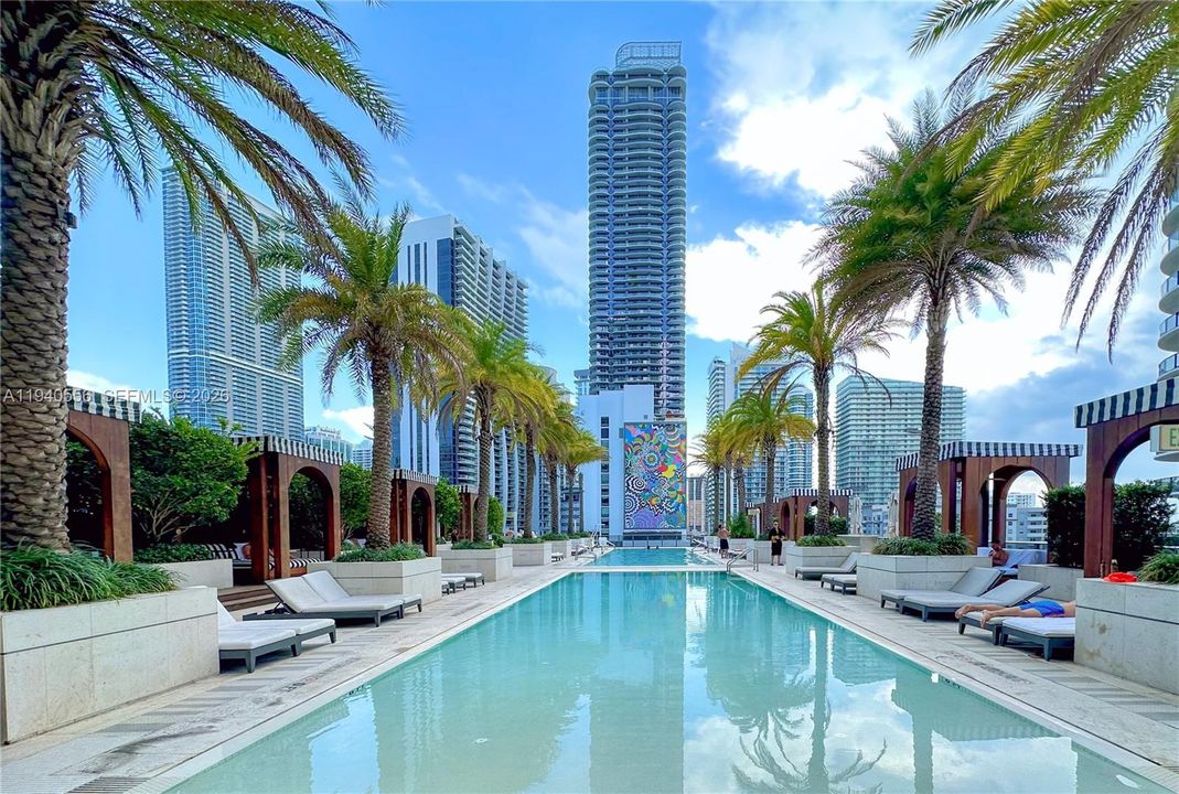 出租: $5,200 (1 贝兹, 1 浴室, 838 平方英尺)