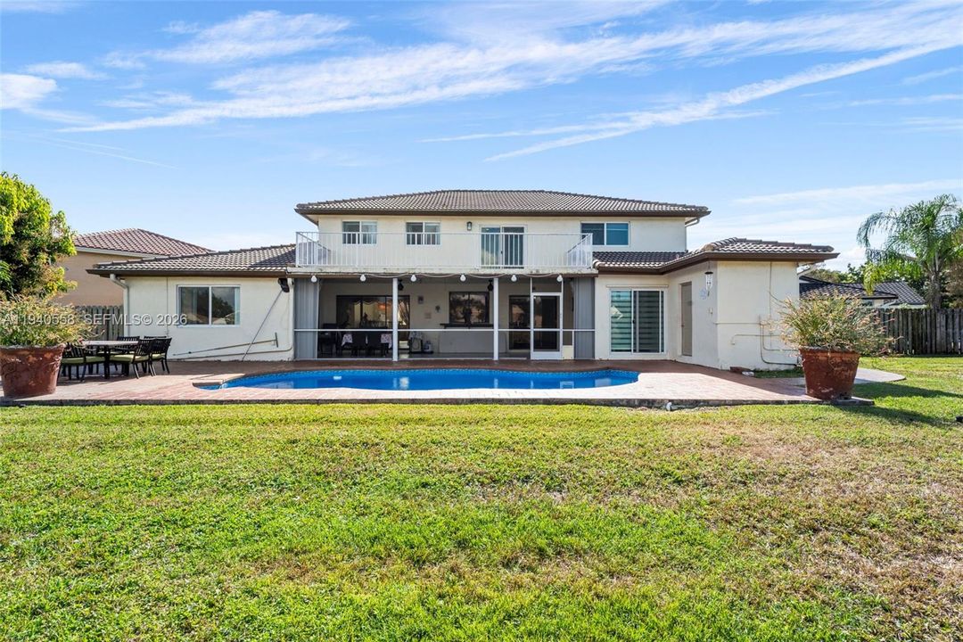 En Venta: $1,179,000 (4 camas, 4 baños, 2658 Pies cuadrados)