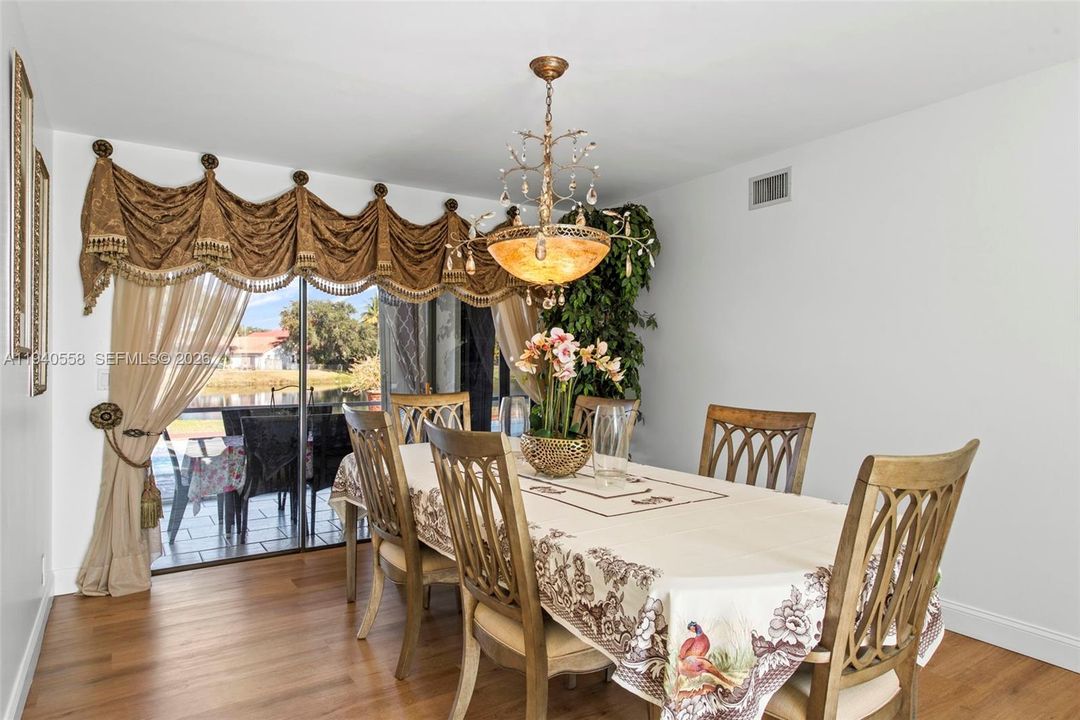 En Venta: $1,179,000 (4 camas, 4 baños, 2658 Pies cuadrados)