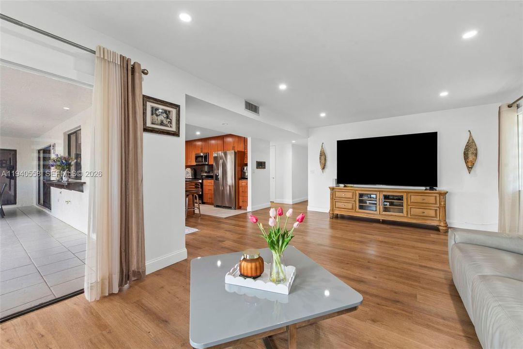 En Venta: $1,179,000 (4 camas, 4 baños, 2658 Pies cuadrados)