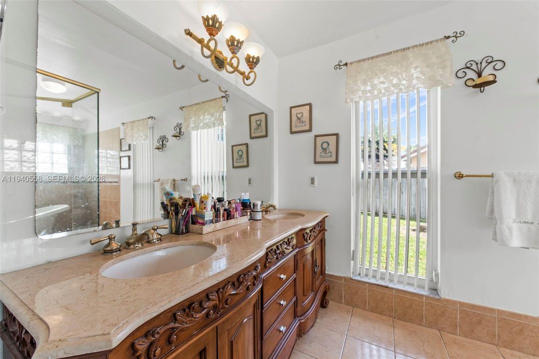 En Venta: $1,179,000 (4 camas, 4 baños, 2658 Pies cuadrados)