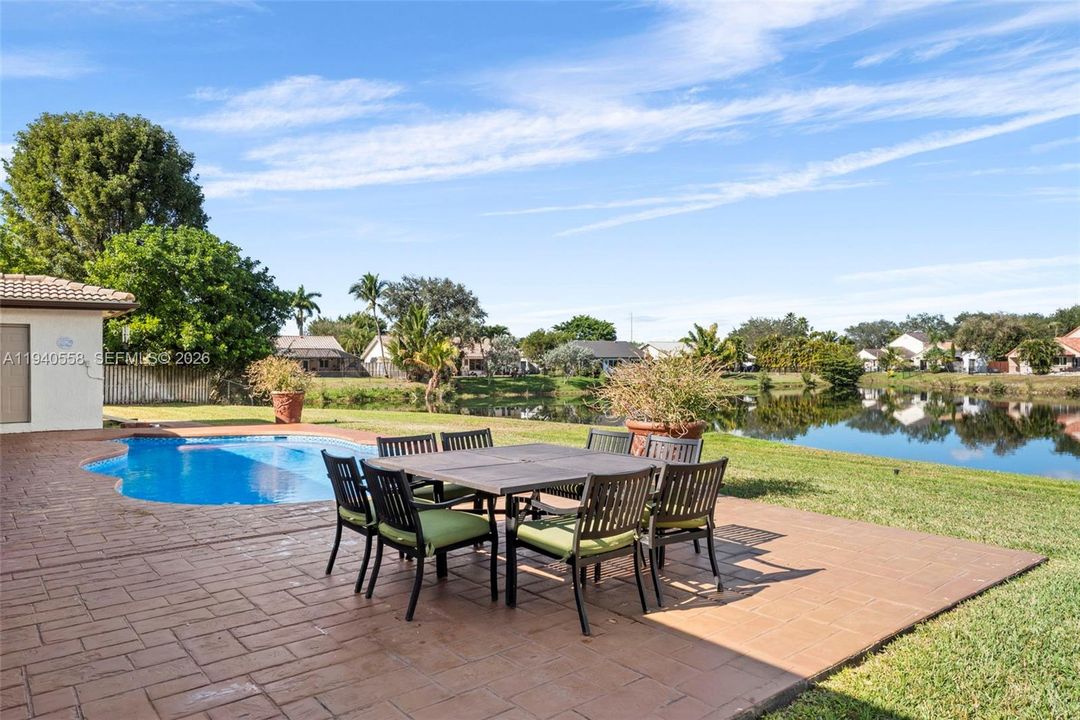 En Venta: $1,179,000 (4 camas, 4 baños, 2658 Pies cuadrados)