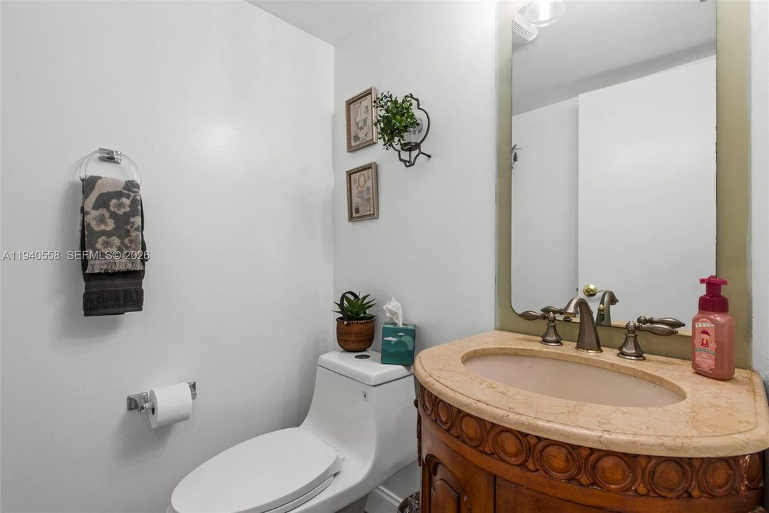 En Venta: $1,179,000 (4 camas, 4 baños, 2658 Pies cuadrados)