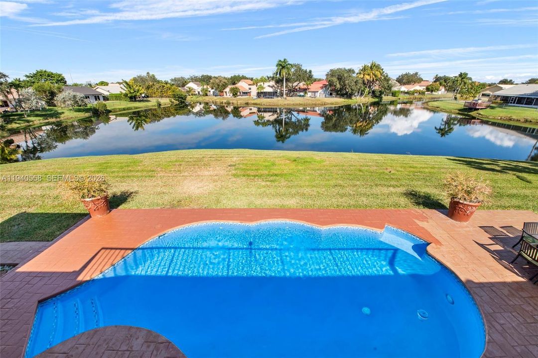 En Venta: $1,179,000 (4 camas, 4 baños, 2658 Pies cuadrados)