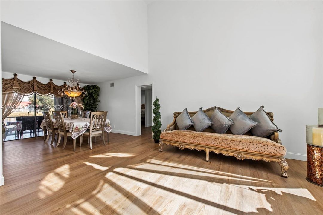 En Venta: $1,179,000 (4 camas, 4 baños, 2658 Pies cuadrados)