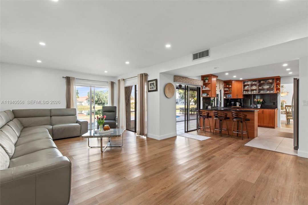 En Venta: $1,179,000 (4 camas, 4 baños, 2658 Pies cuadrados)