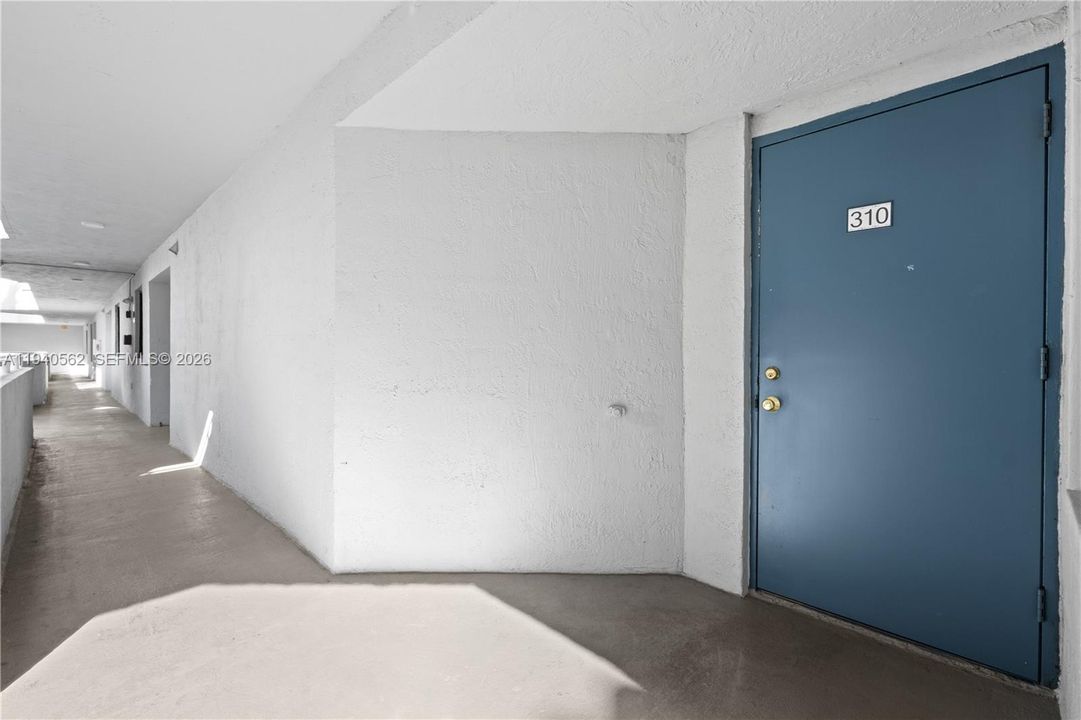 For Rent: $2,200 (2 beds, 2 baths, 1143 Square Feet)