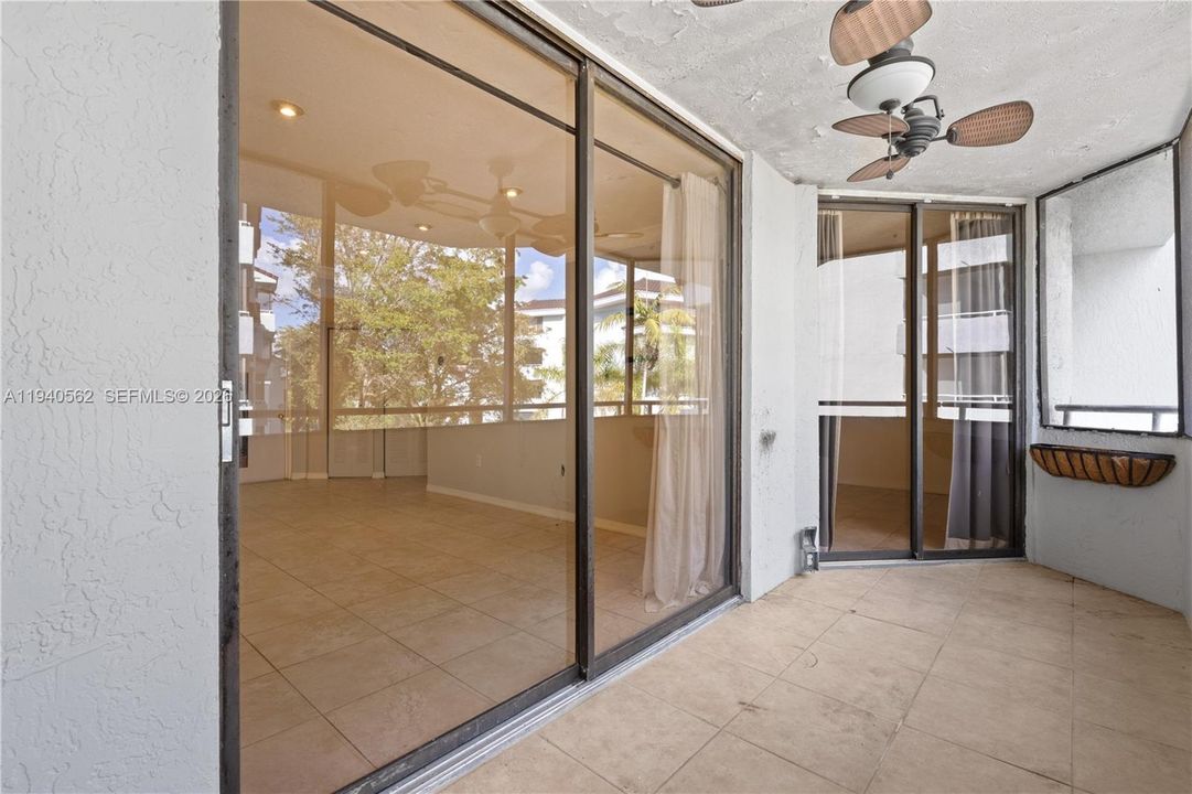 For Rent: $2,200 (2 beds, 2 baths, 1143 Square Feet)