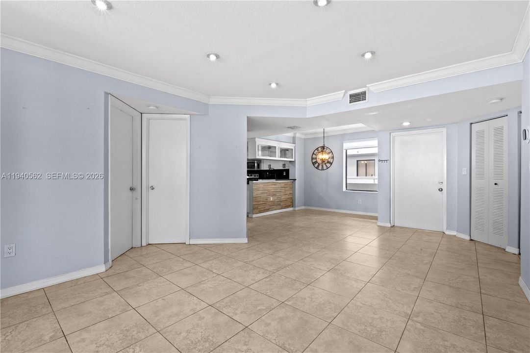 For Rent: $2,200 (2 beds, 2 baths, 1143 Square Feet)