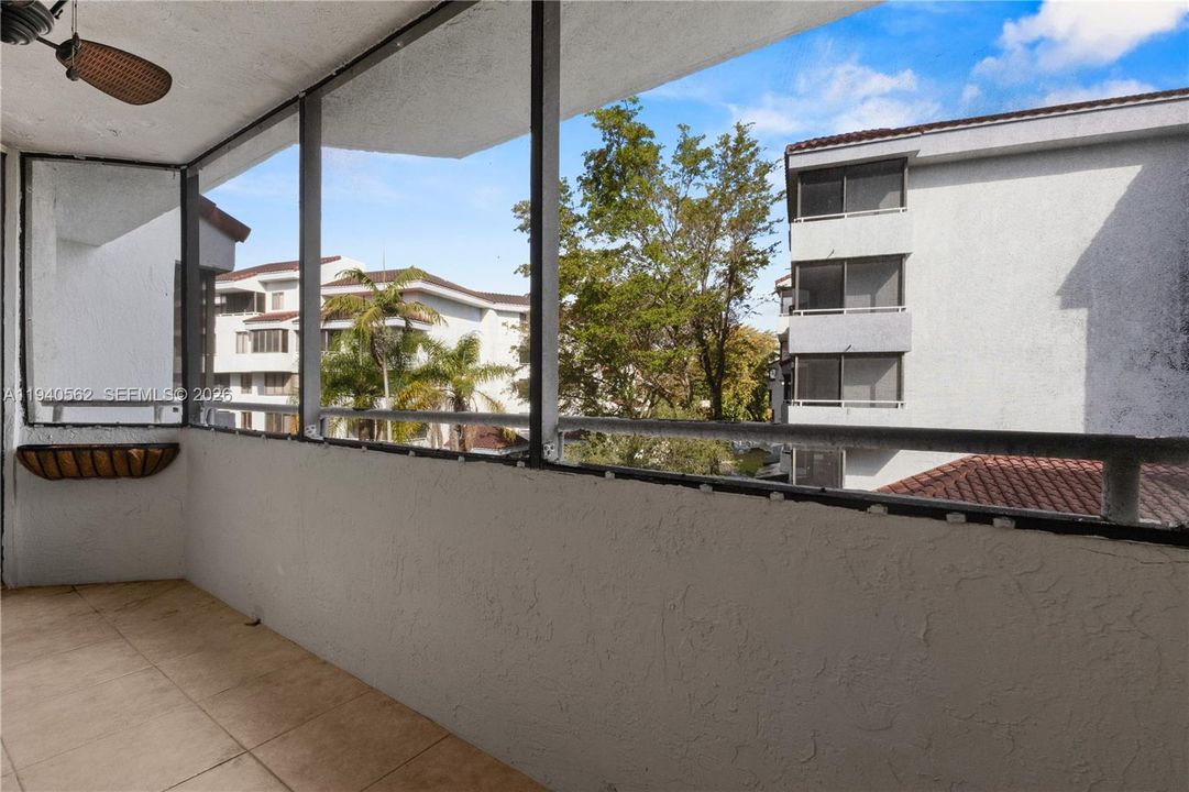 For Rent: $2,200 (2 beds, 2 baths, 1143 Square Feet)