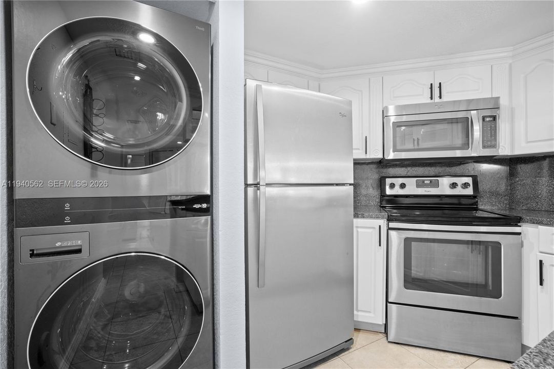 For Rent: $2,200 (2 beds, 2 baths, 1143 Square Feet)