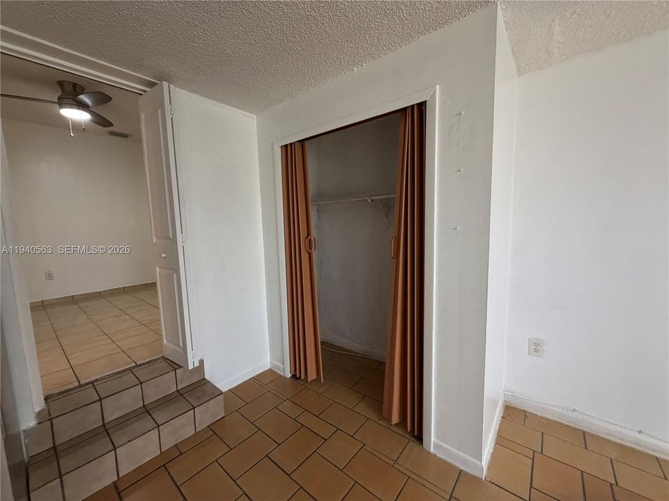 For Rent: $1,550 (1 beds, 1 baths, 450 Square Feet)