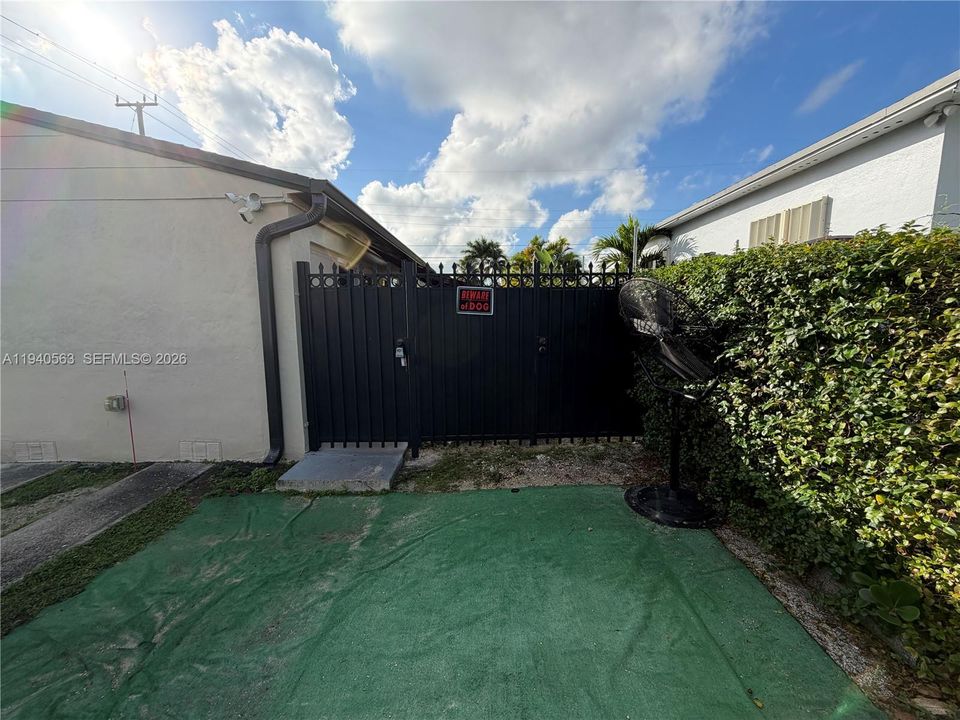 For Rent: $1,550 (1 beds, 1 baths, 450 Square Feet)