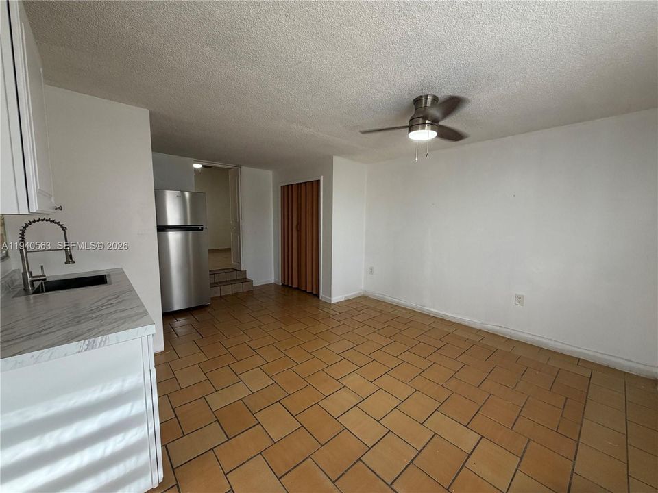 For Rent: $1,550 (1 beds, 1 baths, 450 Square Feet)