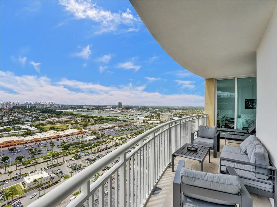 For Sale: $895,000 (3 beds, 3 baths, 1716 Square Feet)