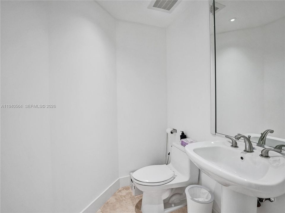 For Sale: $895,000 (3 beds, 3 baths, 1716 Square Feet)