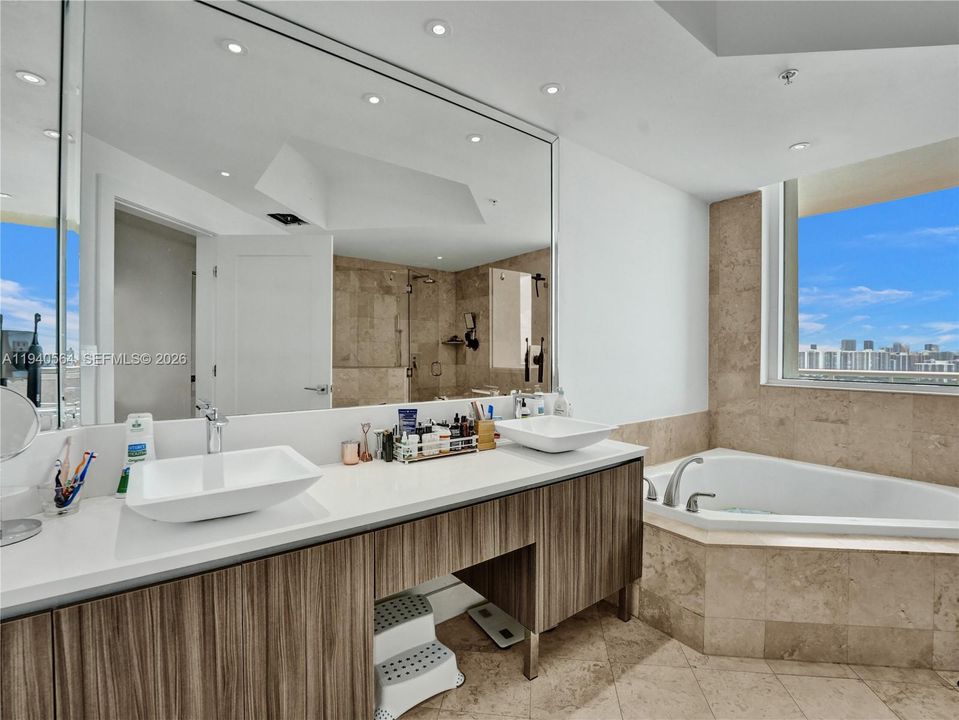 For Sale: $895,000 (3 beds, 3 baths, 1716 Square Feet)