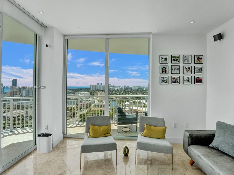 For Sale: $895,000 (3 beds, 3 baths, 1716 Square Feet)