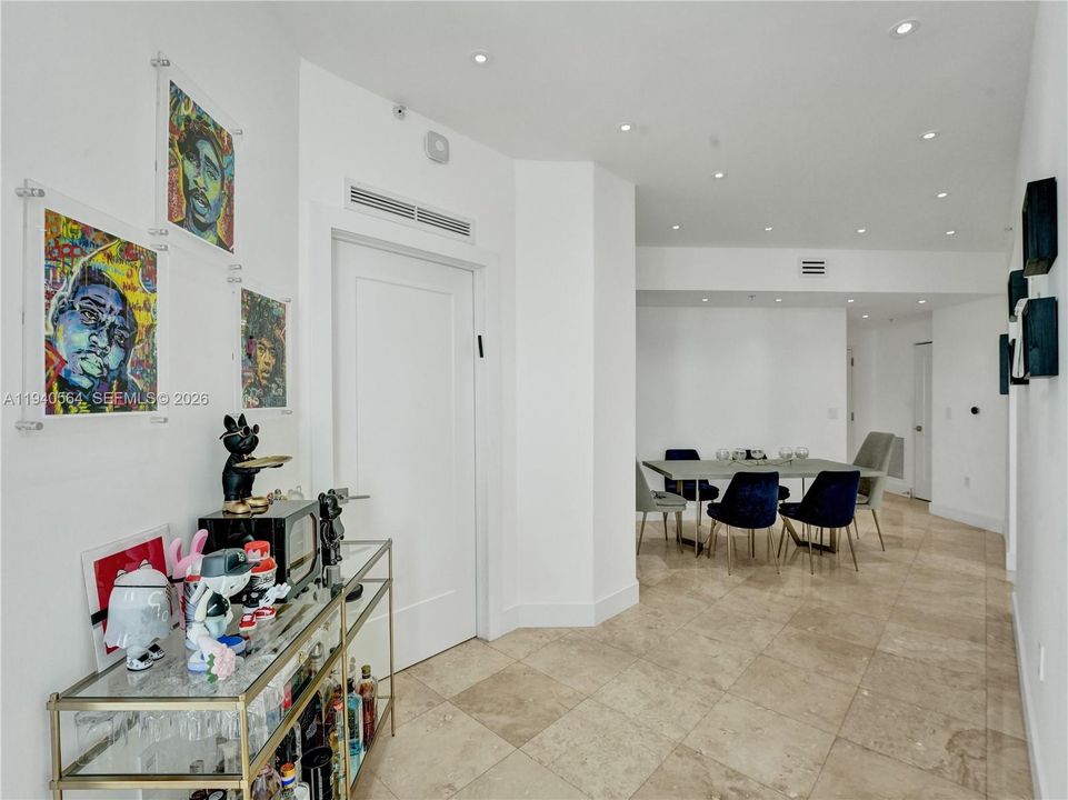 For Sale: $895,000 (3 beds, 3 baths, 1716 Square Feet)