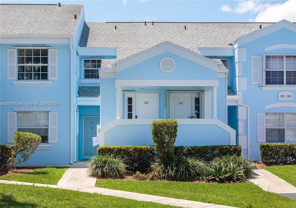 出租: $2,000 (2 贝兹, 2 浴室, 1160 平方英尺)