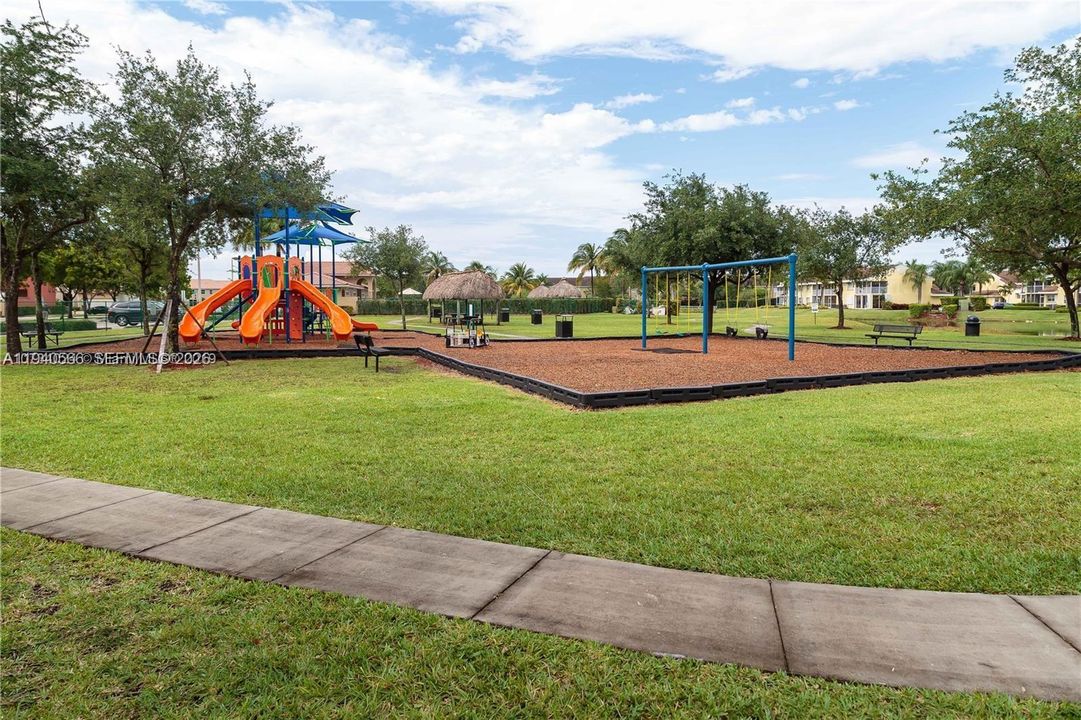 出租: $2,000 (2 贝兹, 2 浴室, 1160 平方英尺)