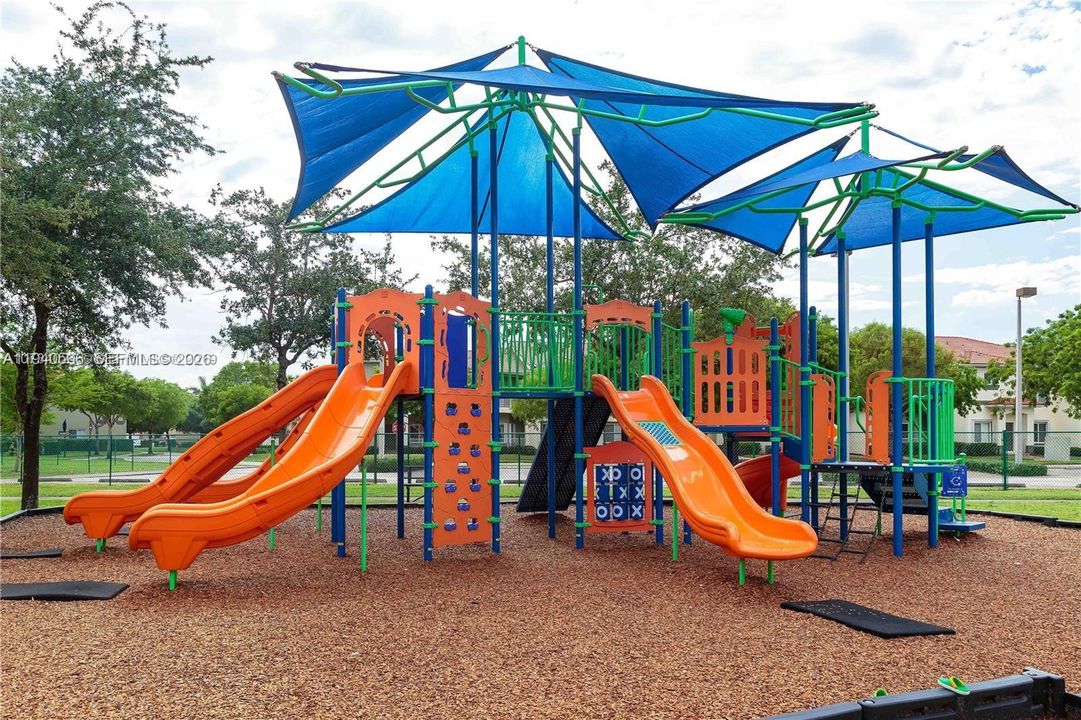 出租: $2,000 (2 贝兹, 2 浴室, 1160 平方英尺)