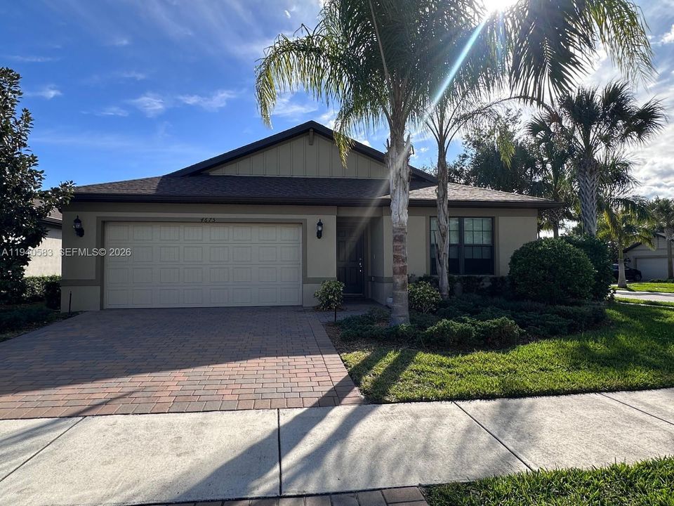 В аренду: $2,700 (4 спален, 2 ванн, 1850 Квадратных фут)