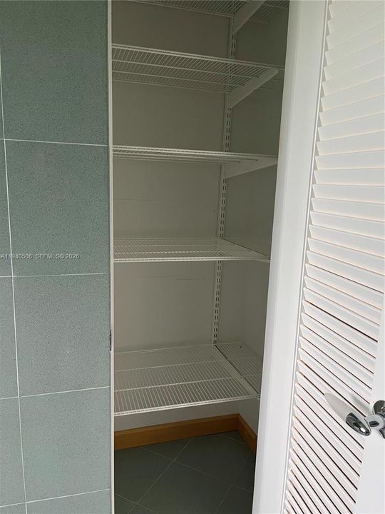 出租: $5,700 (3 贝兹, 2 浴室, 2100 平方英尺)