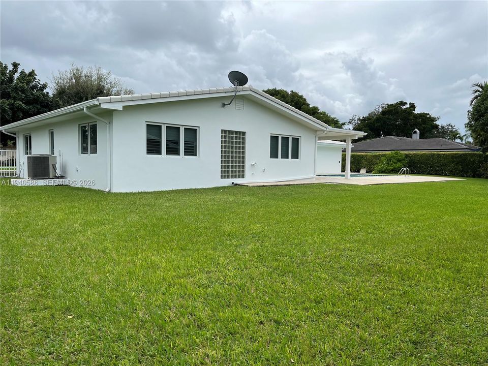 出租: $5,700 (3 贝兹, 2 浴室, 2100 平方英尺)