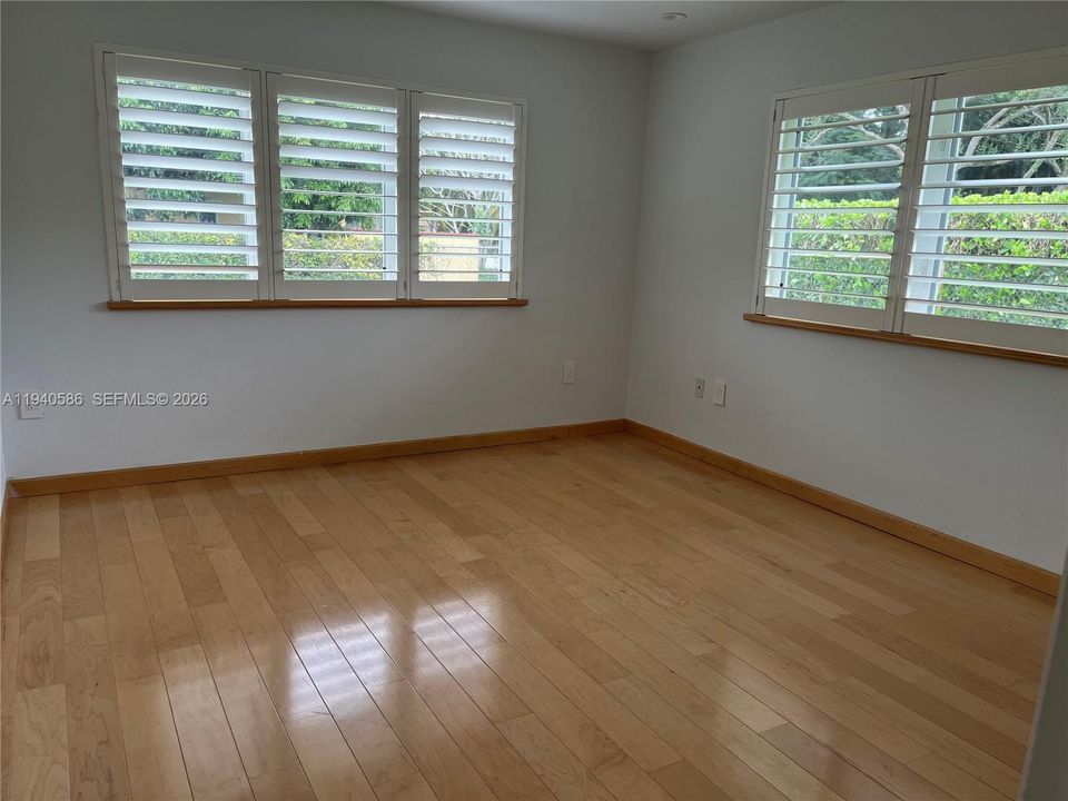 出租: $5,700 (3 贝兹, 2 浴室, 2100 平方英尺)