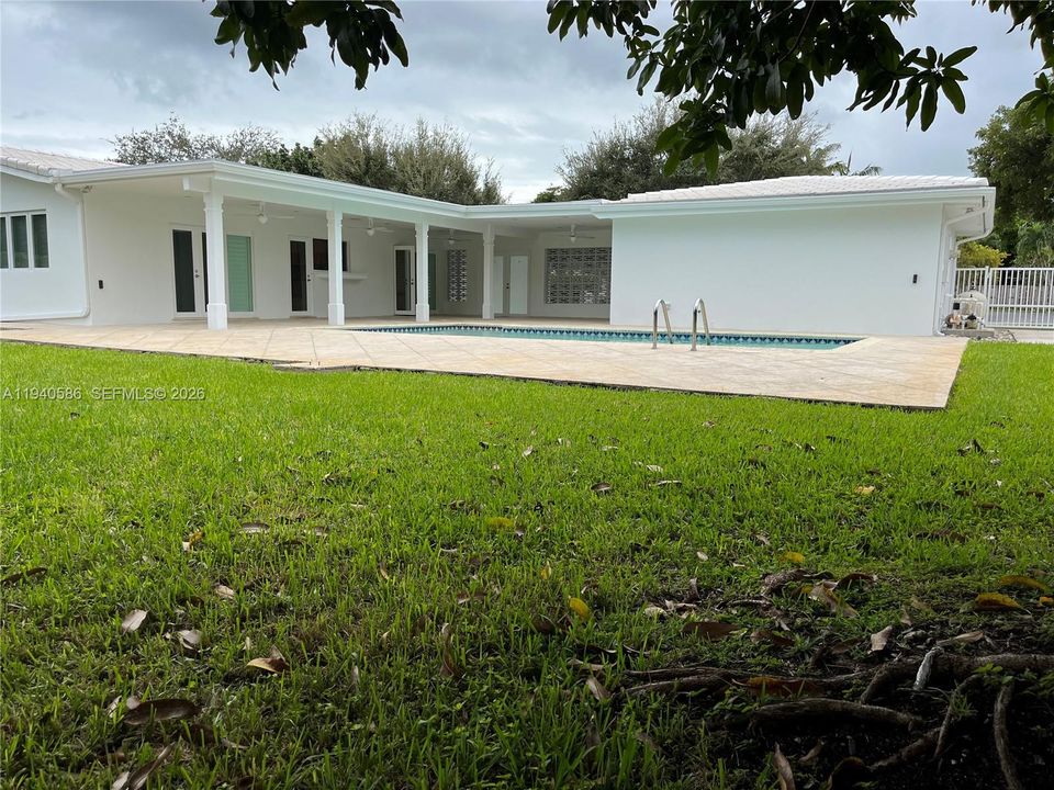 出租: $5,700 (3 贝兹, 2 浴室, 2100 平方英尺)