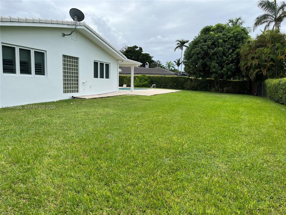 出租: $5,700 (3 贝兹, 2 浴室, 2100 平方英尺)