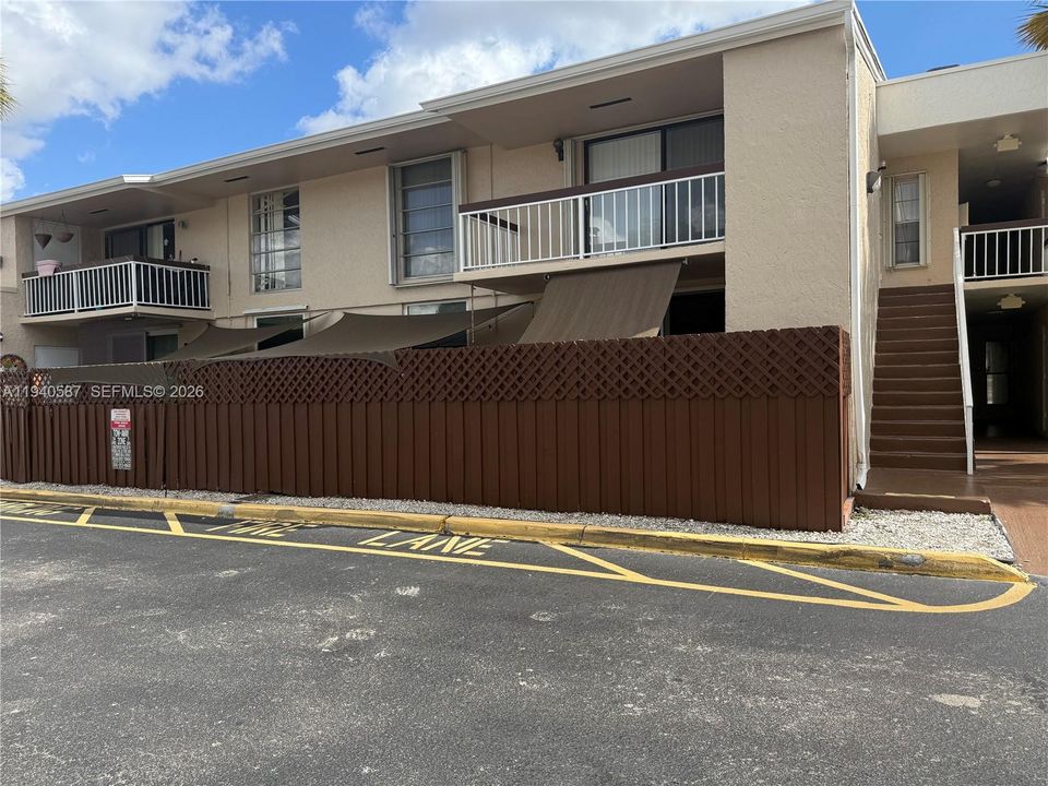 На продажу: $240,000 (1 спален, 1 ванн, 750 Квадратных фут)