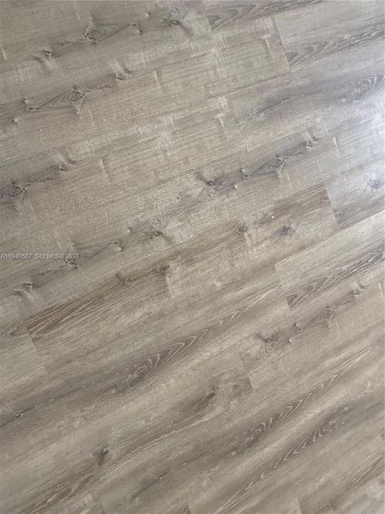 На продажу: $240,000 (1 спален, 1 ванн, 750 Квадратных фут)