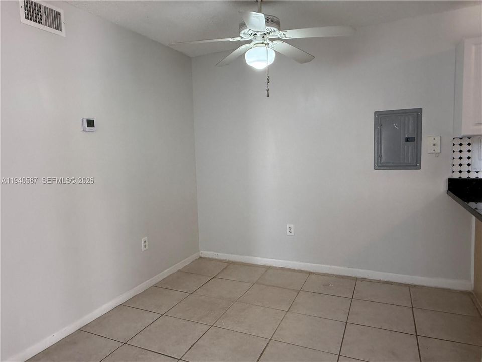 На продажу: $240,000 (1 спален, 1 ванн, 750 Квадратных фут)