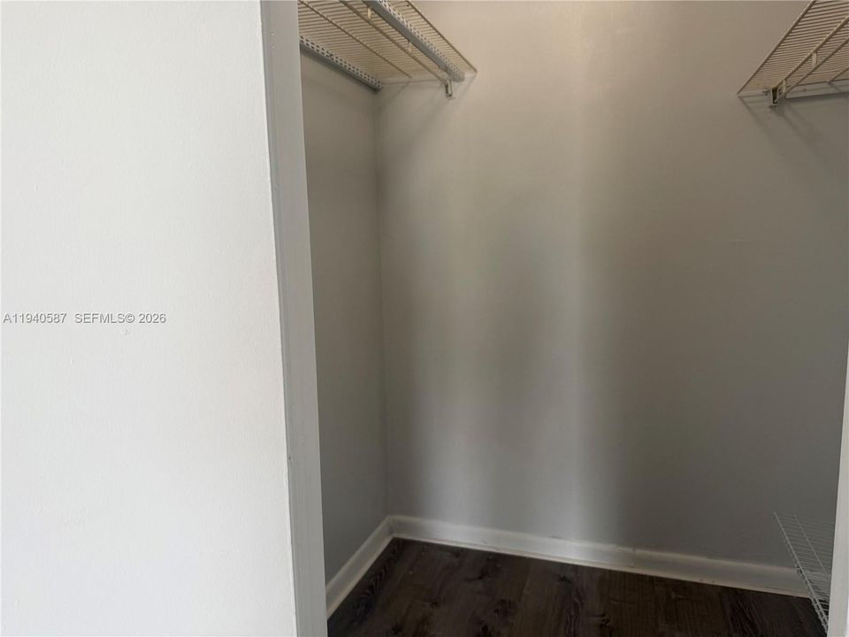 На продажу: $240,000 (1 спален, 1 ванн, 750 Квадратных фут)