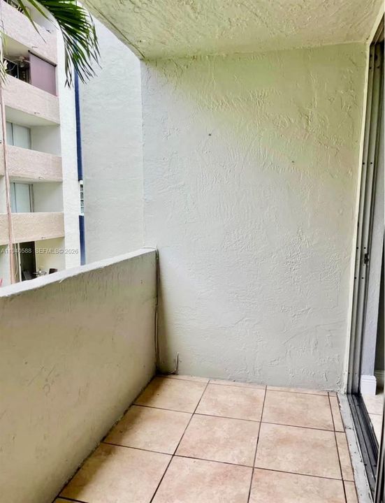 For Rent: $2,000 (2 beds, 2 baths, 960 Square Feet)