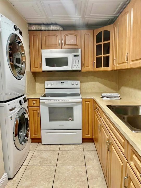 For Rent: $2,000 (2 beds, 2 baths, 960 Square Feet)