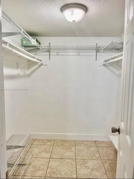 For Rent: $2,000 (2 beds, 2 baths, 960 Square Feet)
