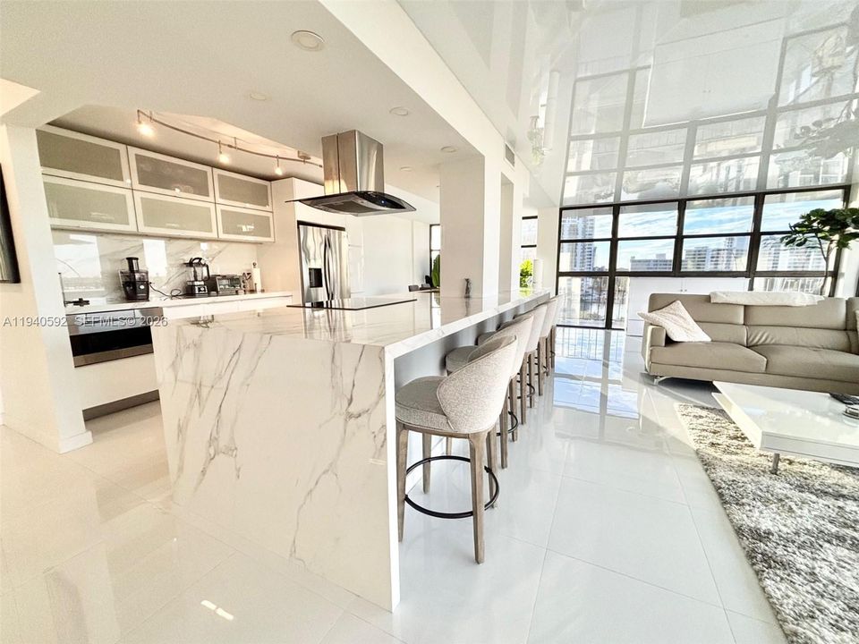 待售: $599,000 (2 贝兹, 2 浴室, 1430 平方英尺)