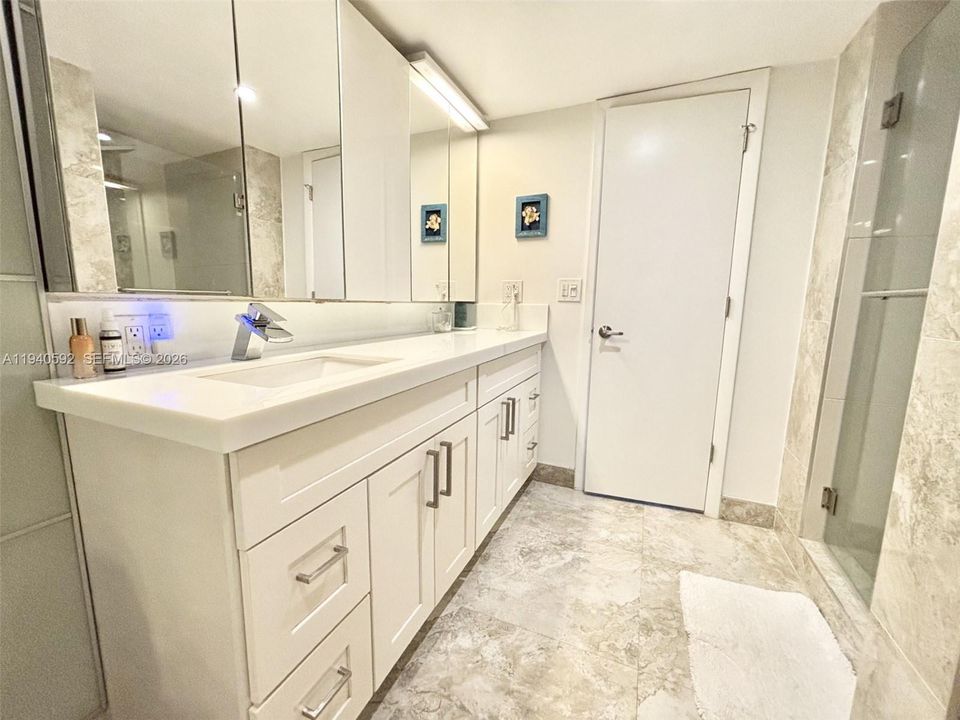 待售: $599,000 (2 贝兹, 2 浴室, 1430 平方英尺)