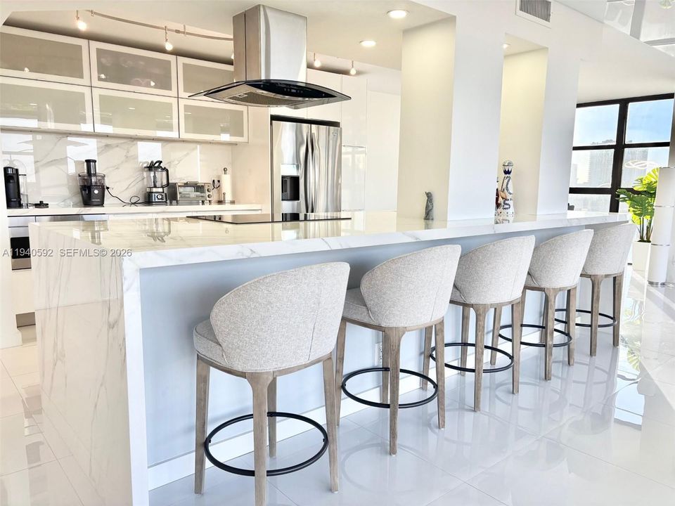 待售: $599,000 (2 贝兹, 2 浴室, 1430 平方英尺)