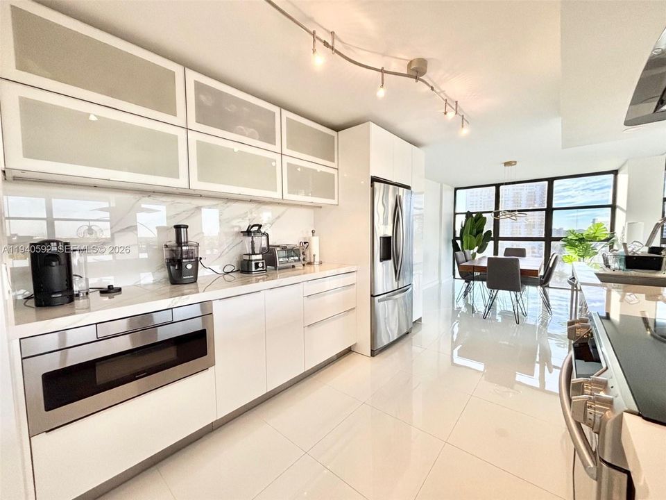 待售: $599,000 (2 贝兹, 2 浴室, 1430 平方英尺)